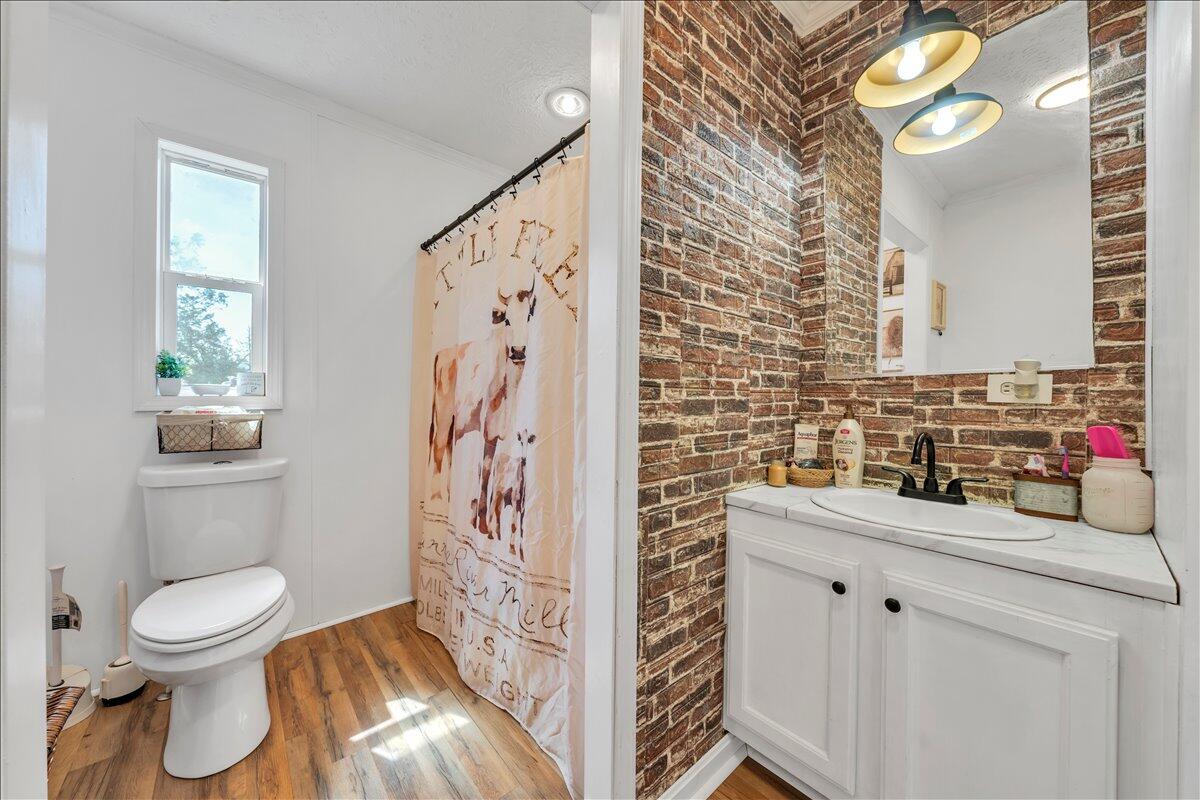 833 Gravel Hill RD