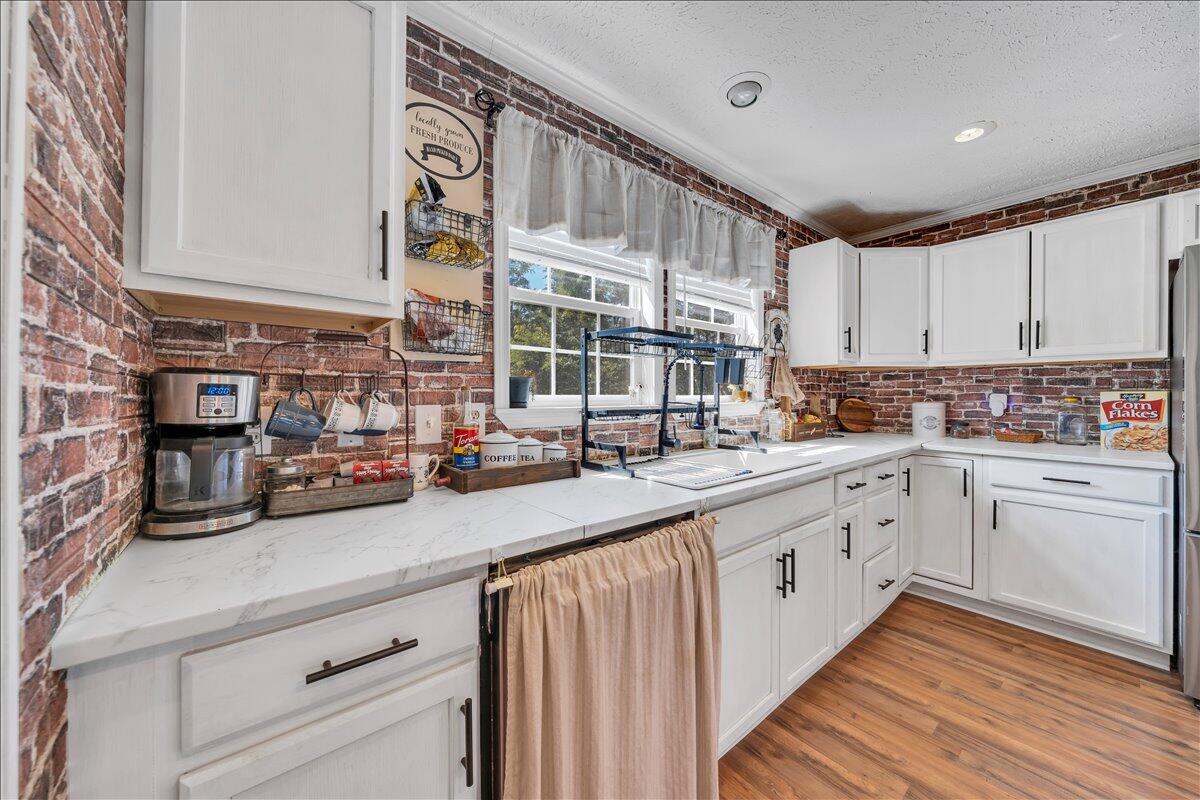 833 Gravel Hill RD