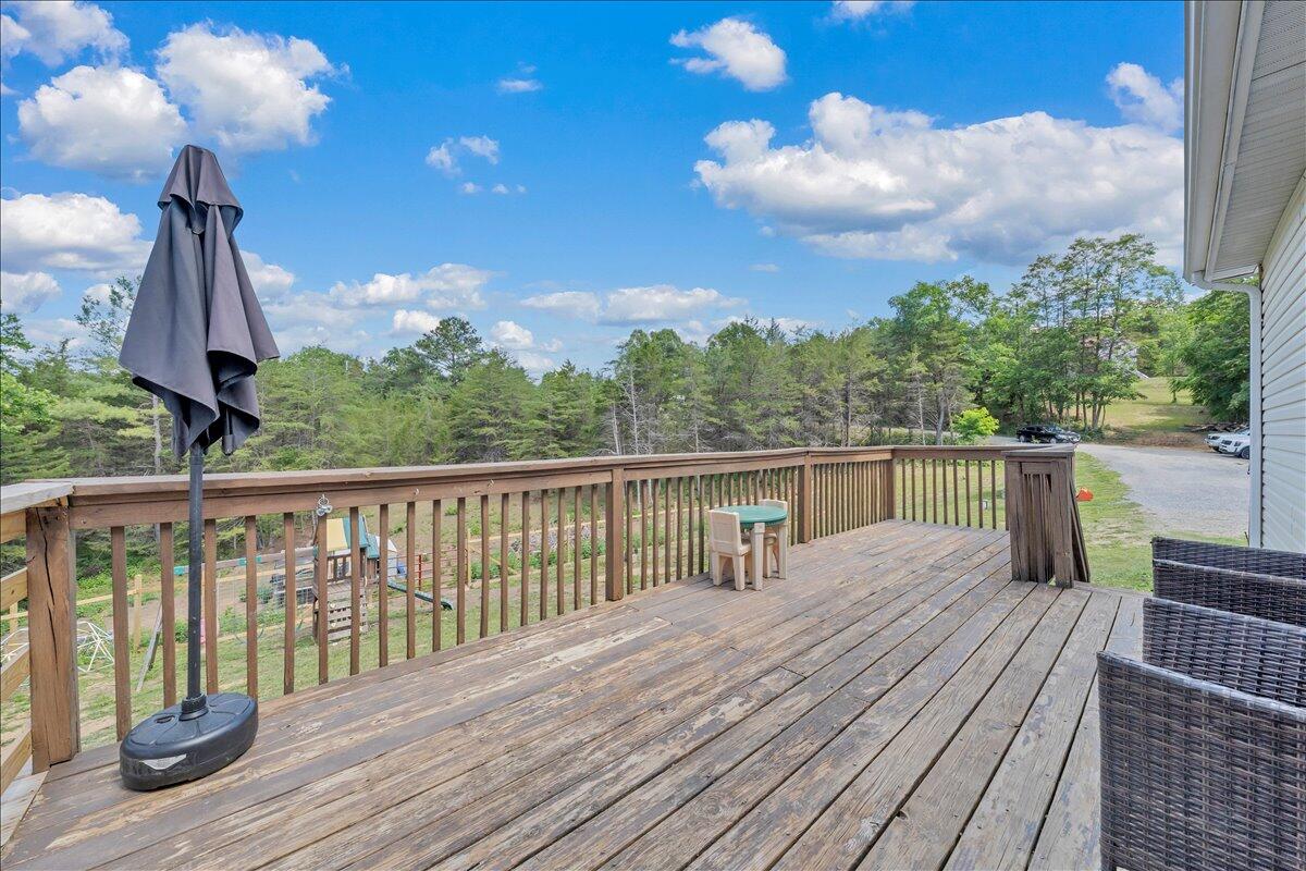833 Gravel Hill RD