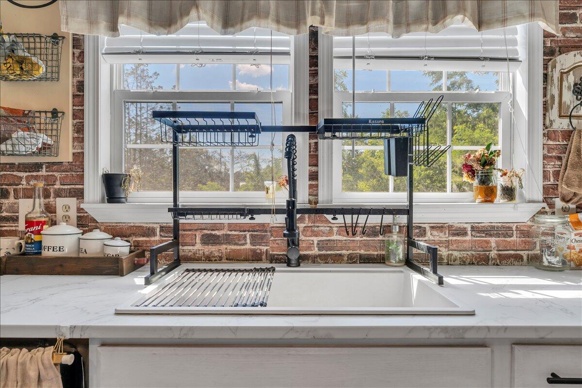 833 Gravel Hill RD