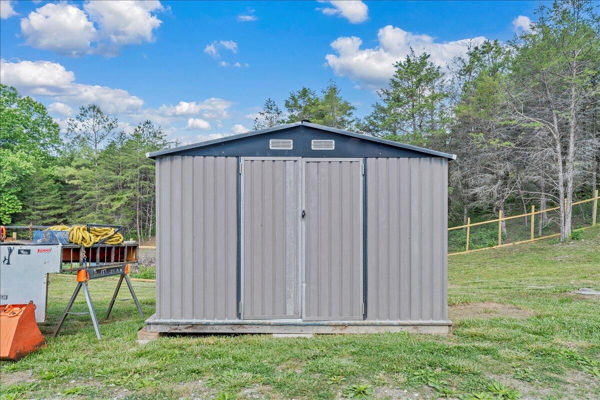833 Gravel Hill RD