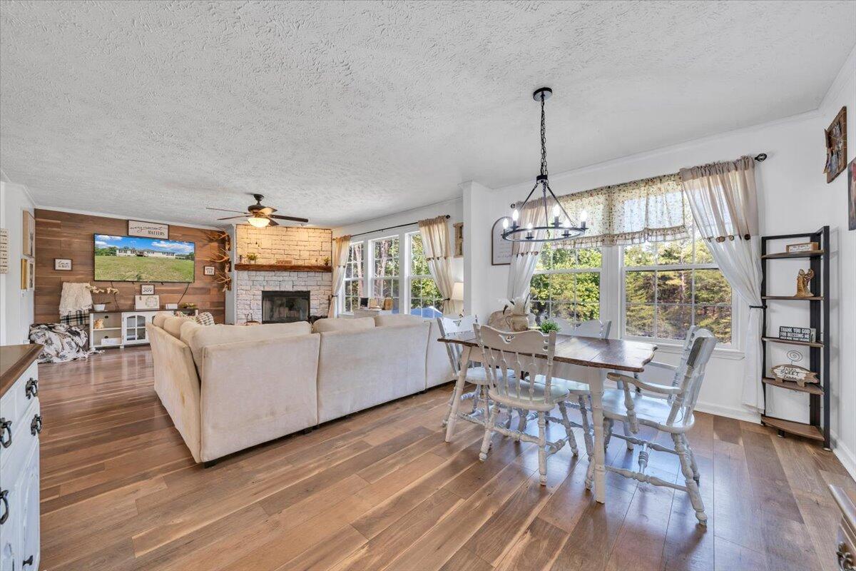 833 Gravel Hill RD