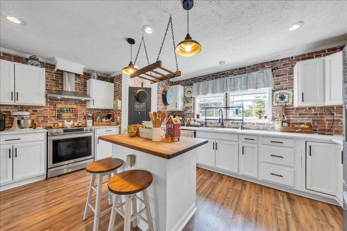 833 Gravel Hill RD