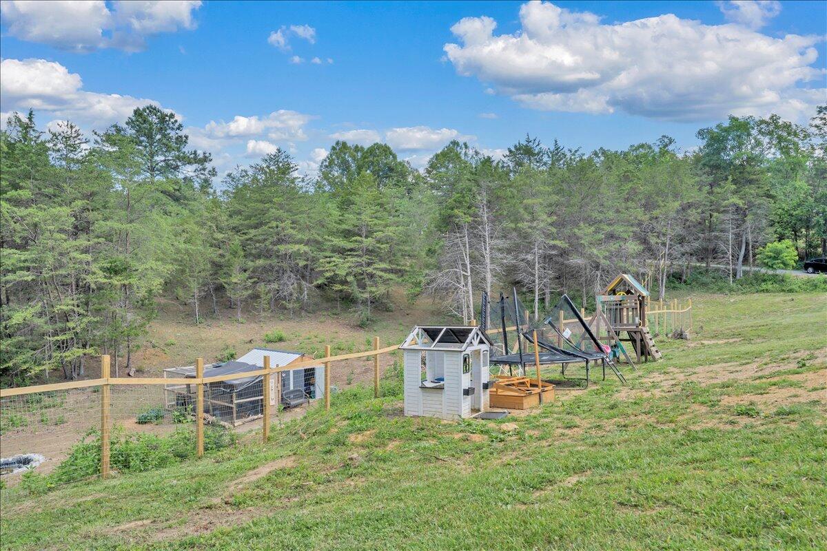 833 Gravel Hill RD