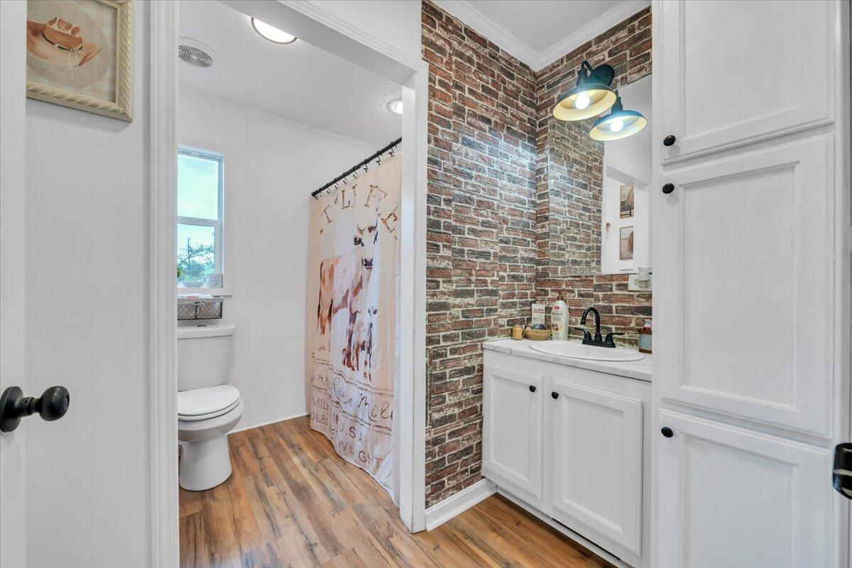 833 Gravel Hill RD