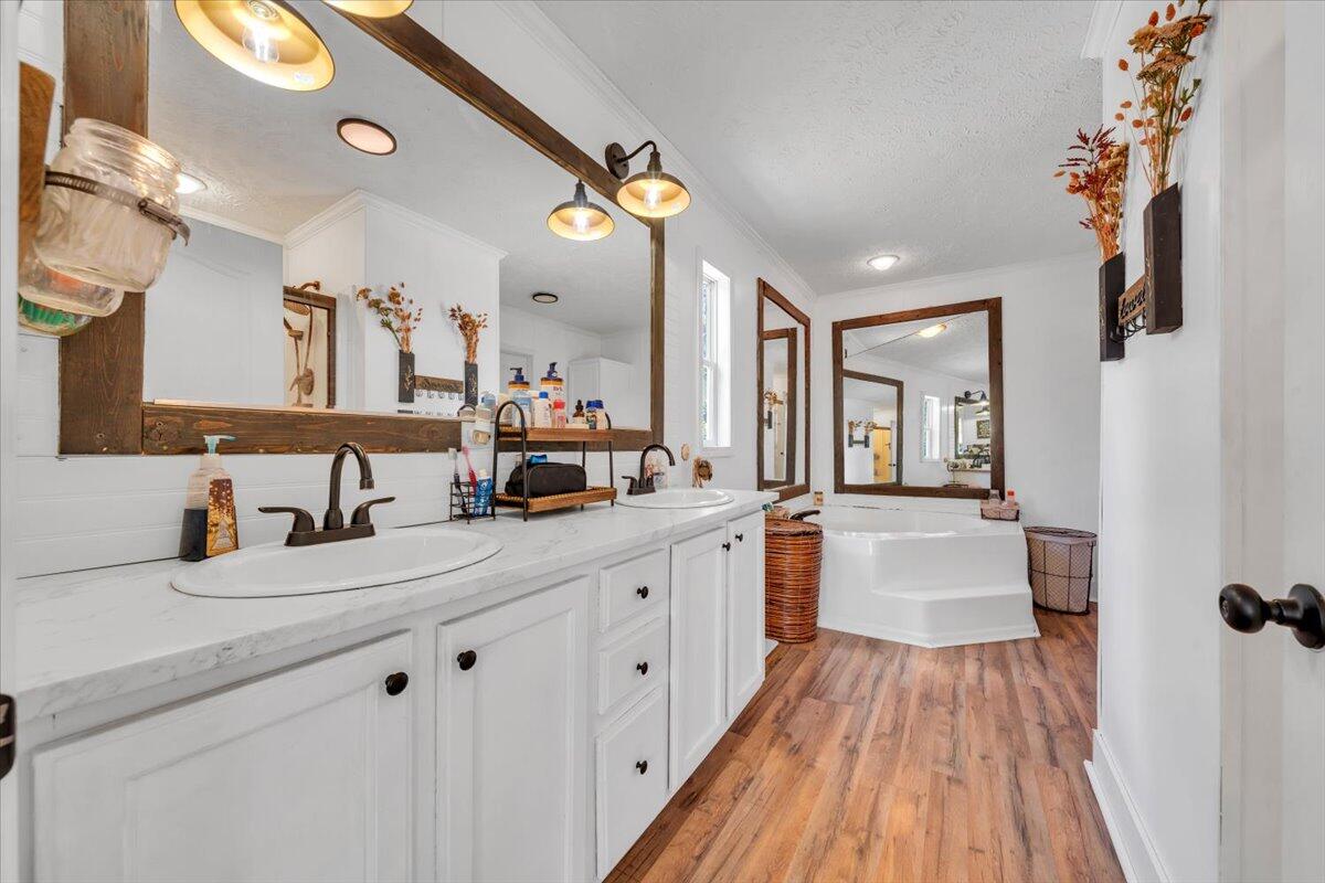 833 Gravel Hill RD