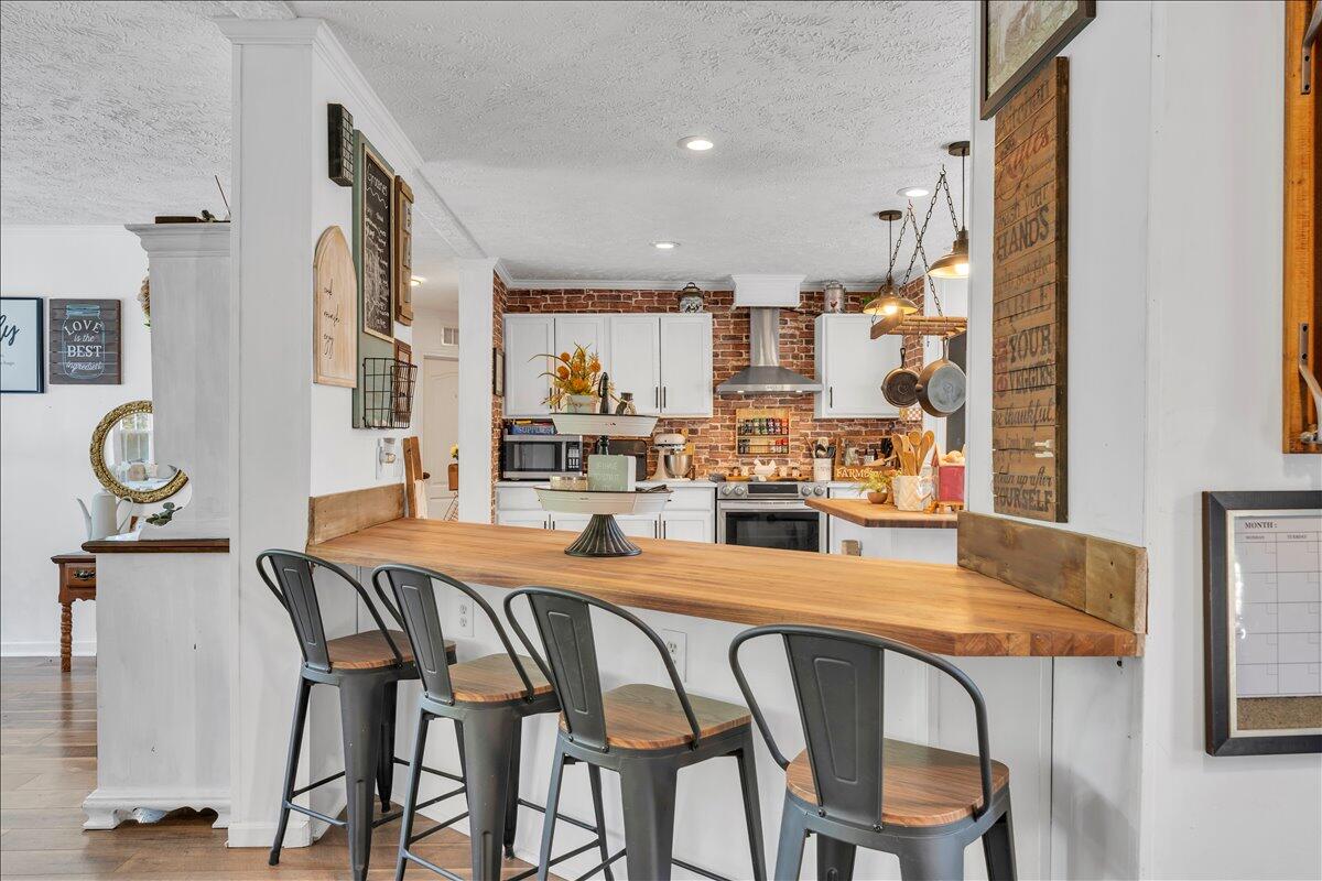 833 Gravel Hill RD