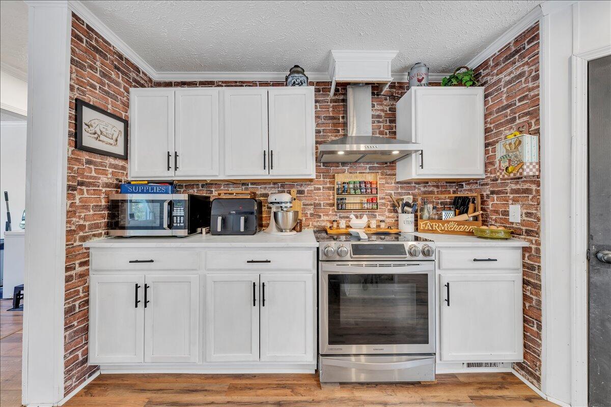 833 Gravel Hill RD