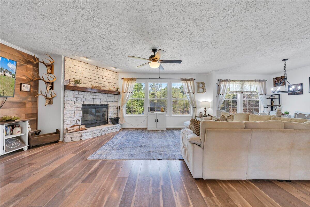 833 Gravel Hill RD