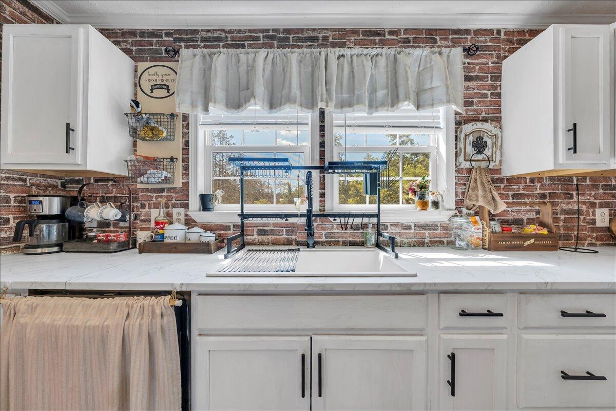 833 Gravel Hill RD