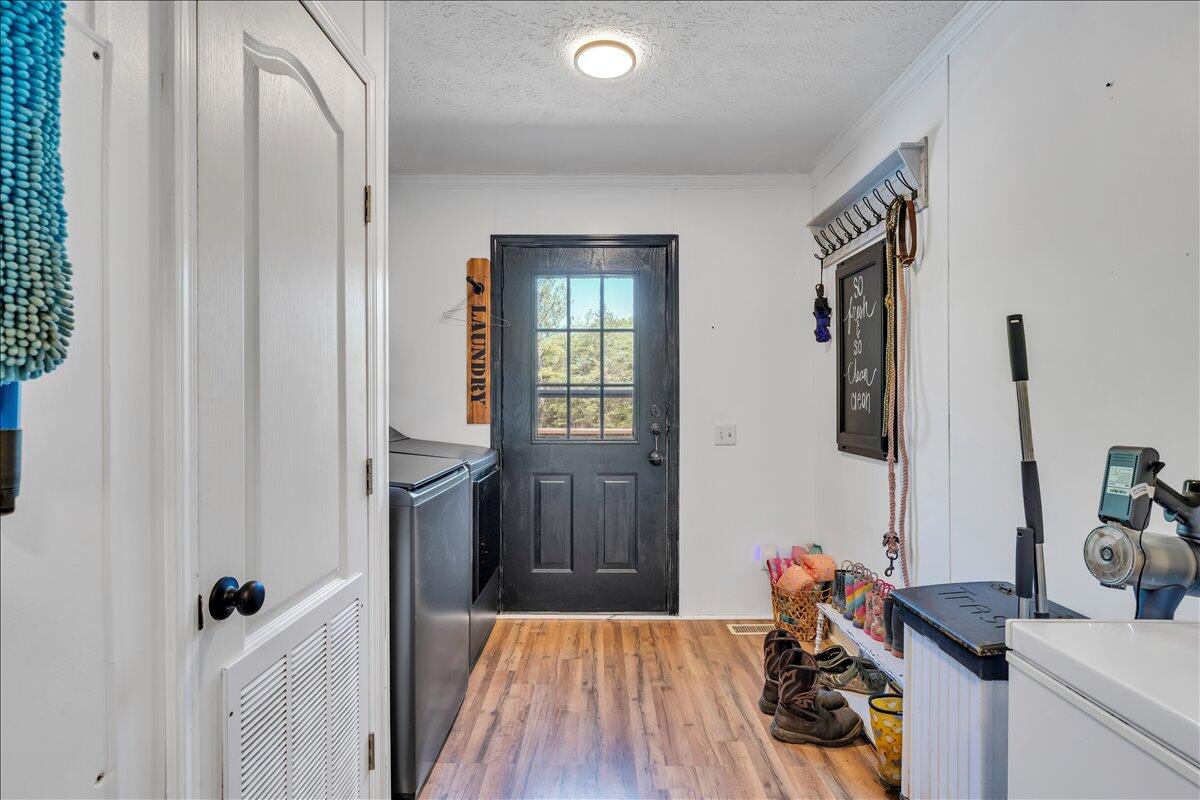 833 Gravel Hill RD