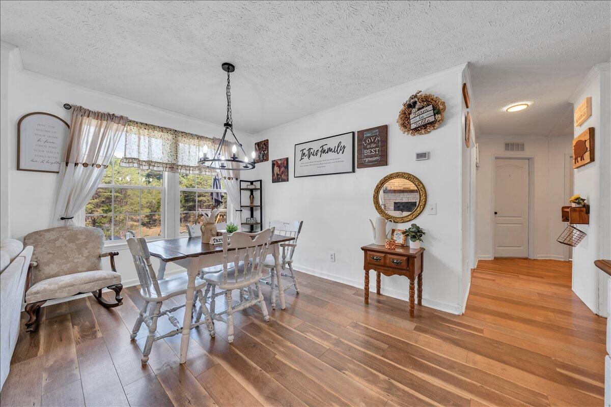 833 Gravel Hill RD