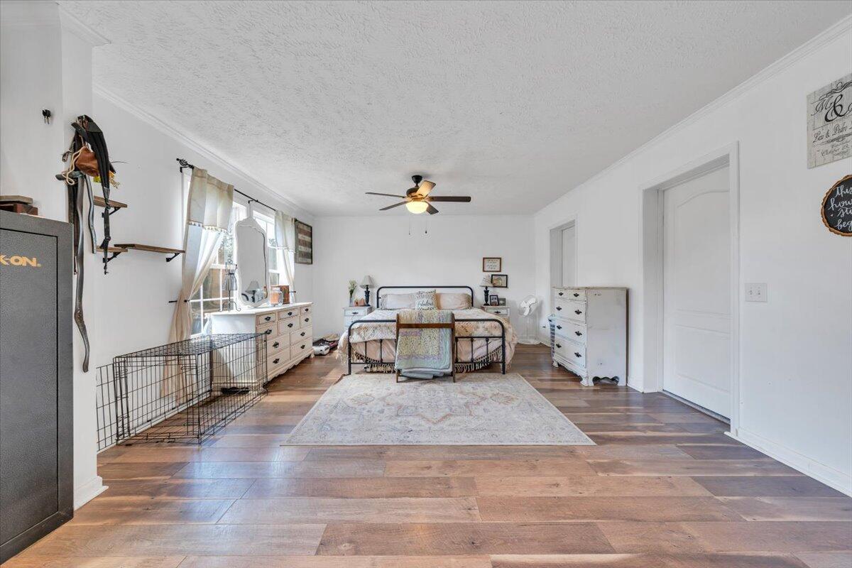 833 Gravel Hill RD