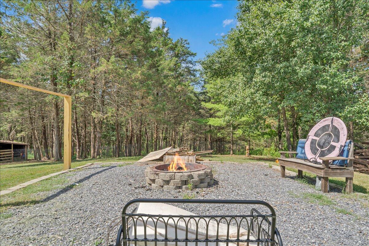 833 Gravel Hill RD