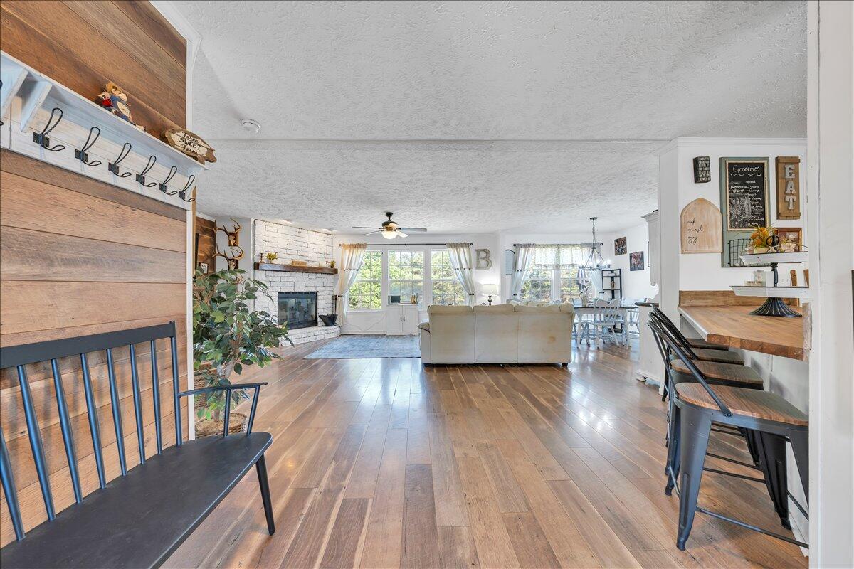 833 Gravel Hill RD