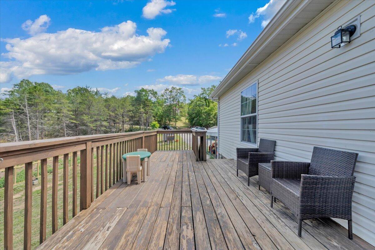 833 Gravel Hill RD