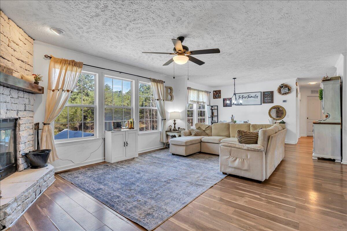 833 Gravel Hill RD