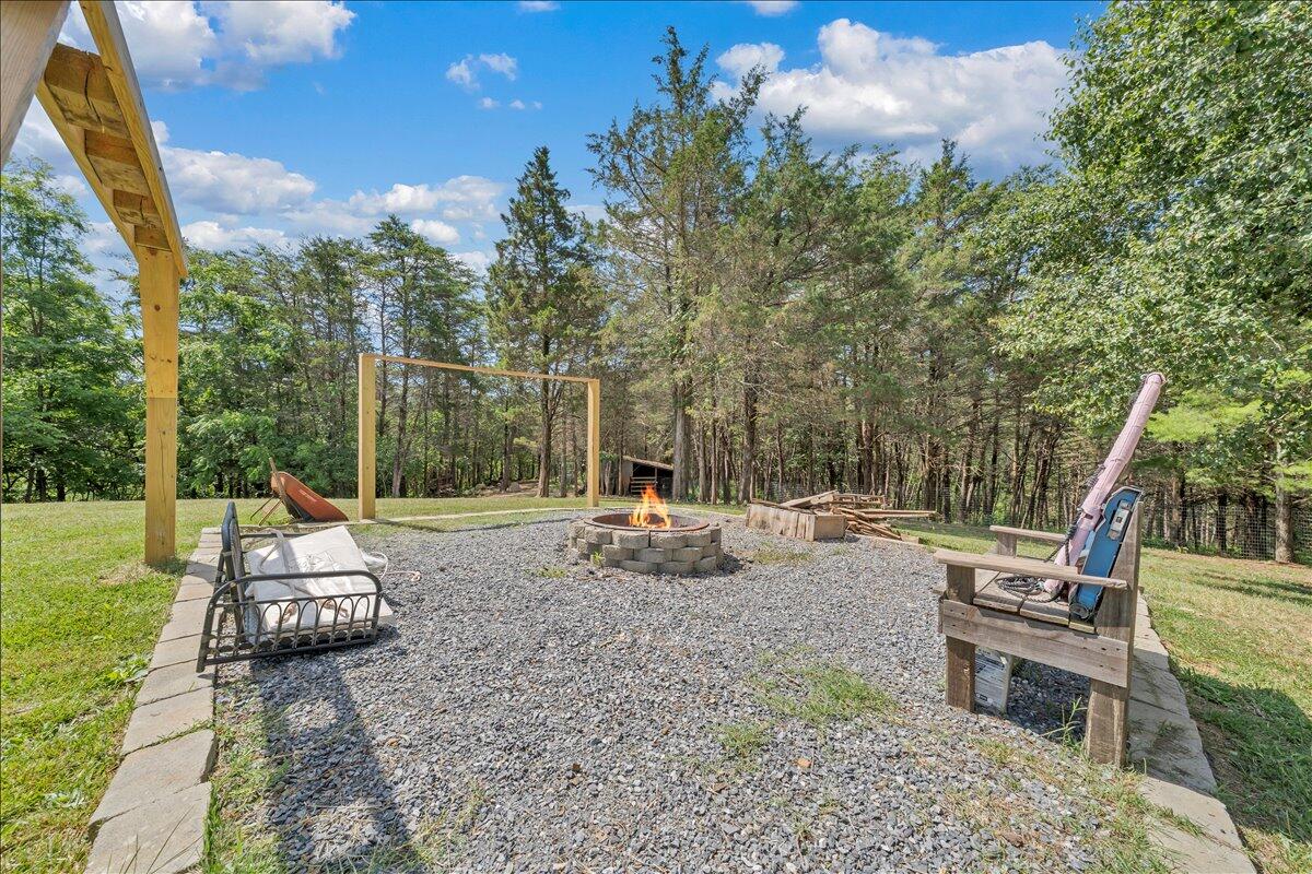833 Gravel Hill RD