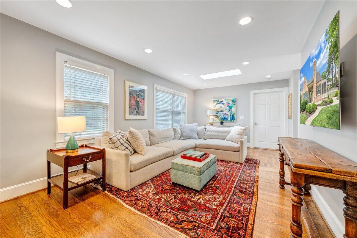 27 Hawthorn RD