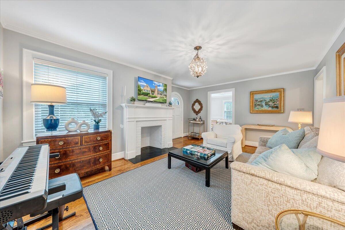 27 Hawthorn RD