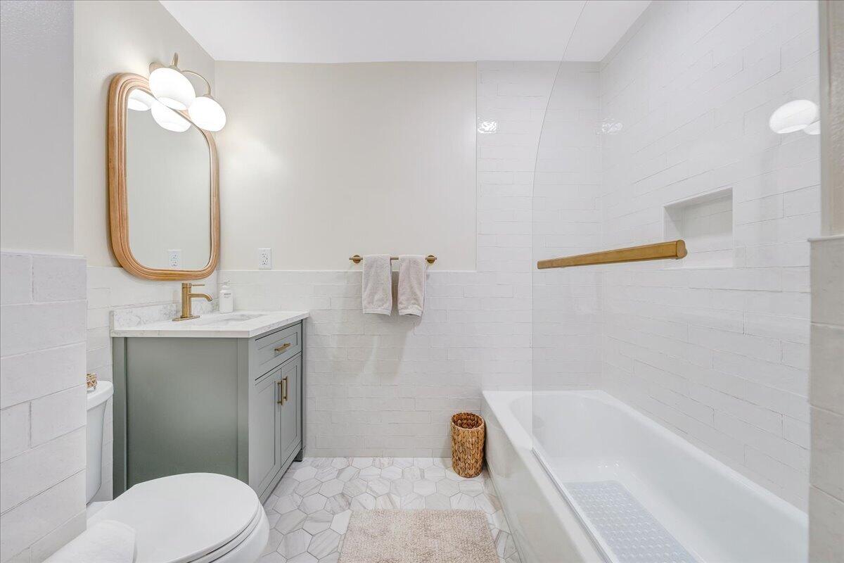 27 Hawthorn RD