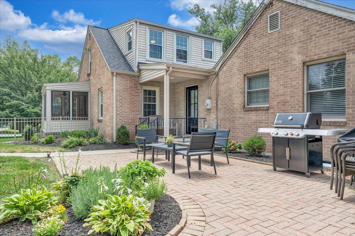 27 Hawthorn RD