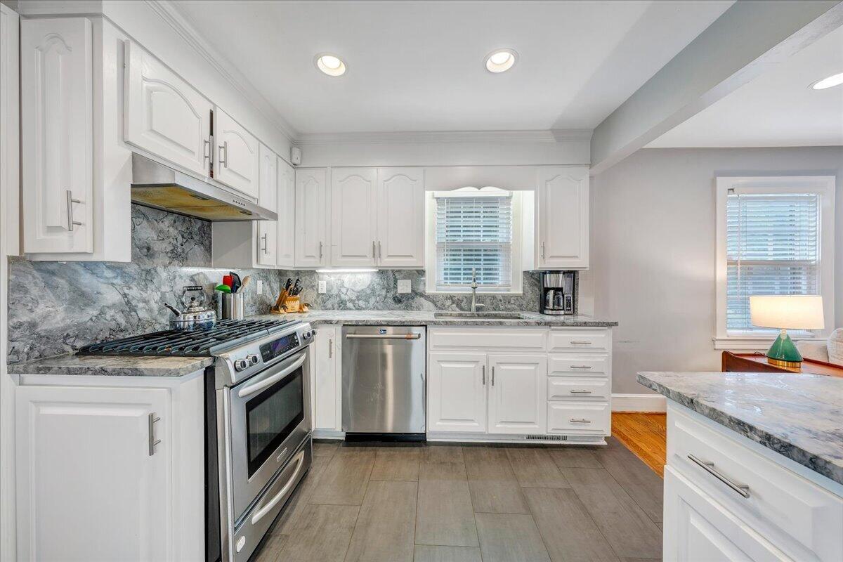 27 Hawthorn RD