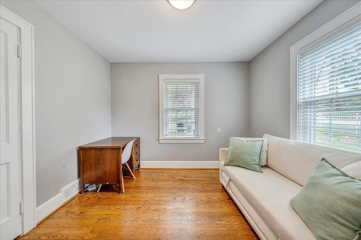 27 Hawthorn RD
