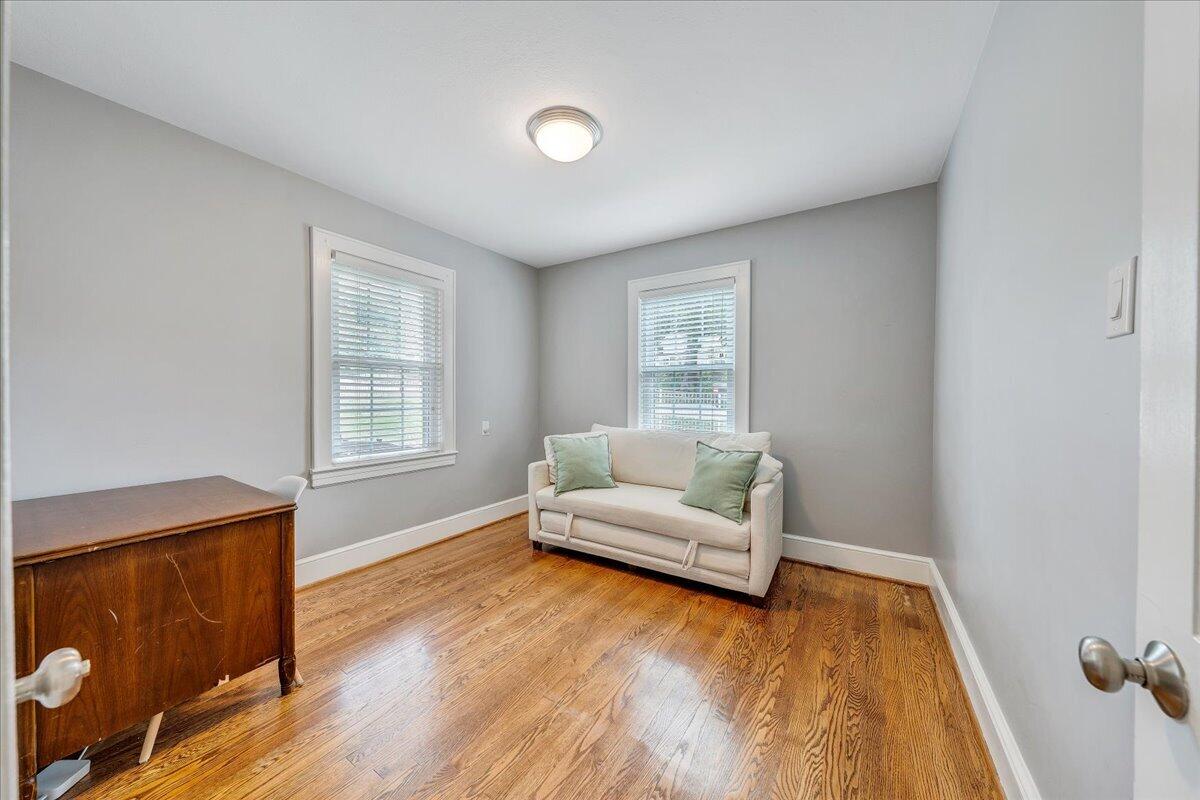27 Hawthorn RD