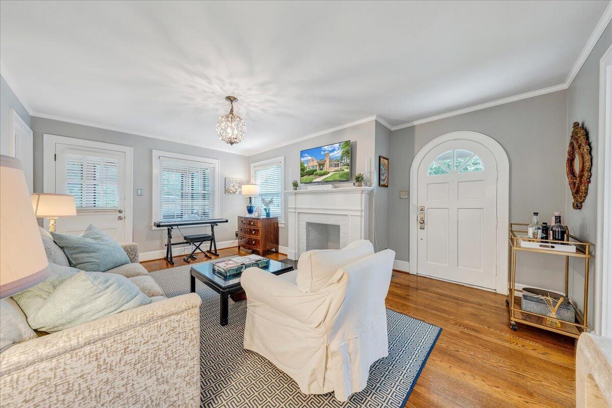 27 Hawthorn RD