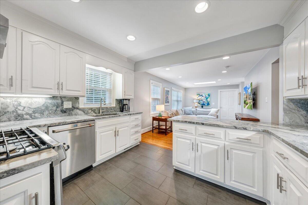 27 Hawthorn RD