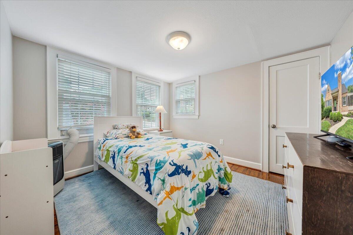 27 Hawthorn RD