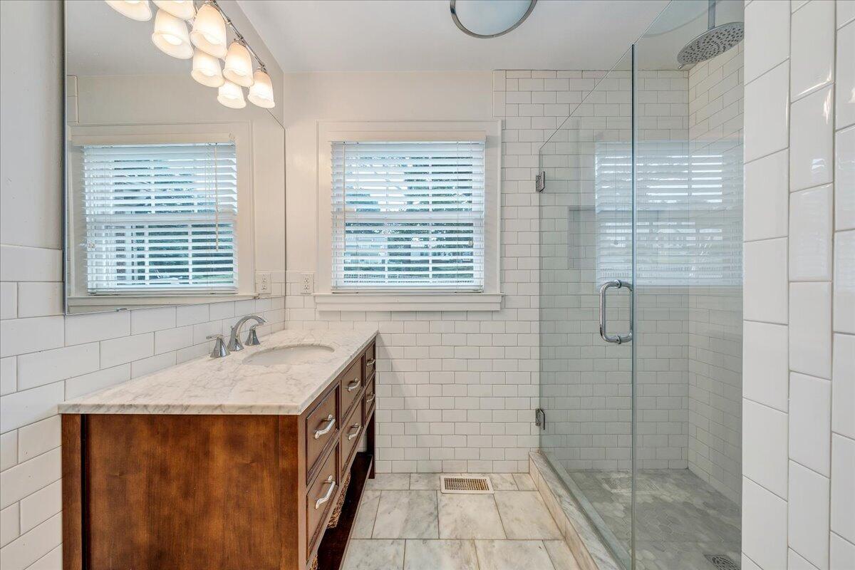27 Hawthorn RD