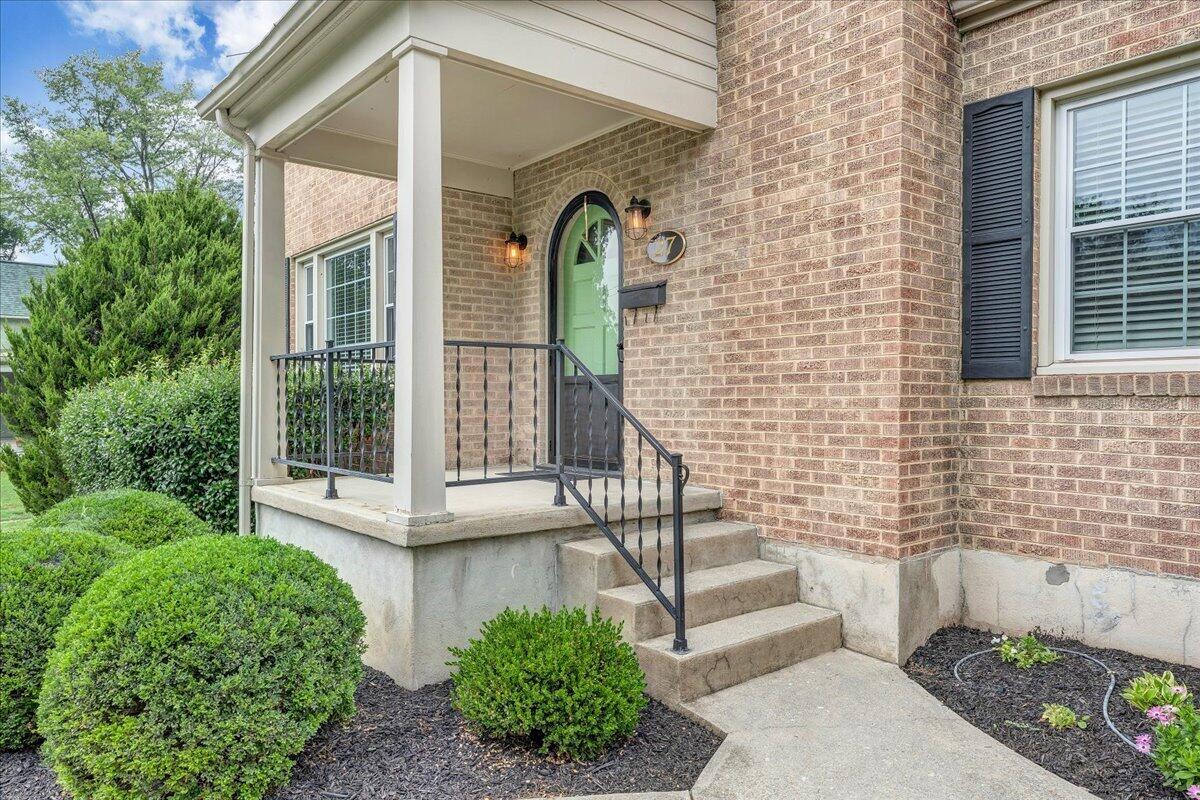 27 Hawthorn RD