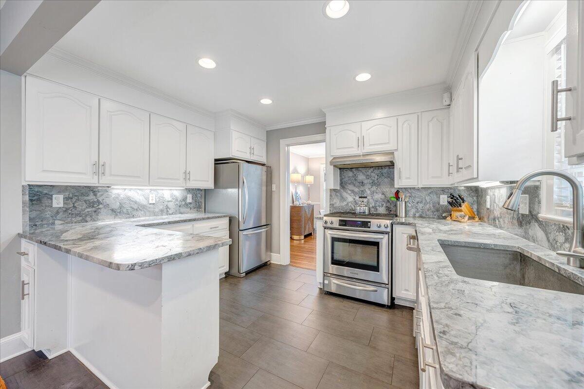27 Hawthorn RD