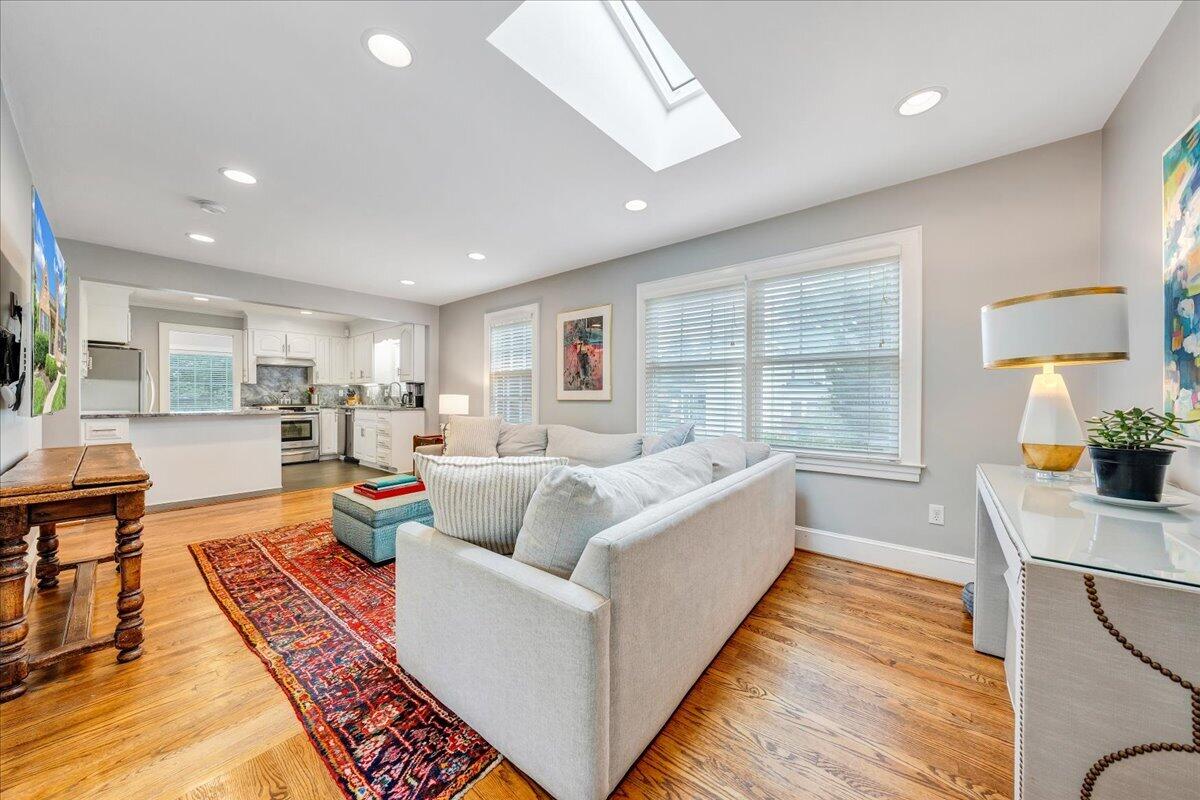 27 Hawthorn RD