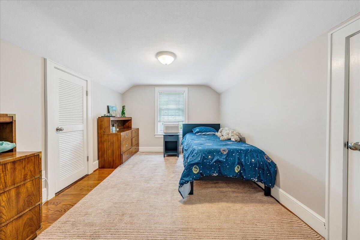 27 Hawthorn RD