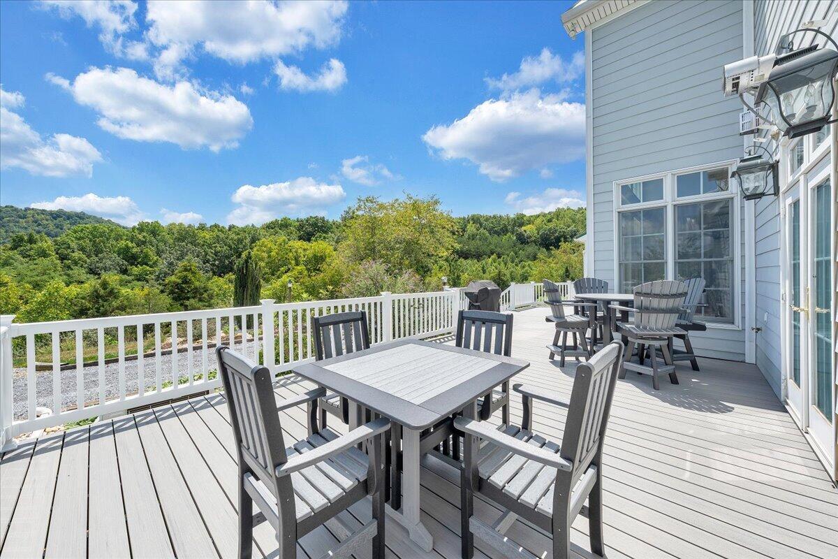 544 Pico RD