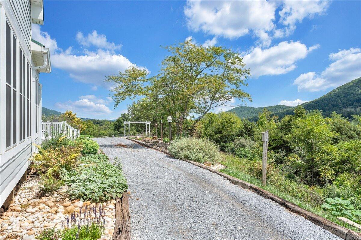 544 Pico RD