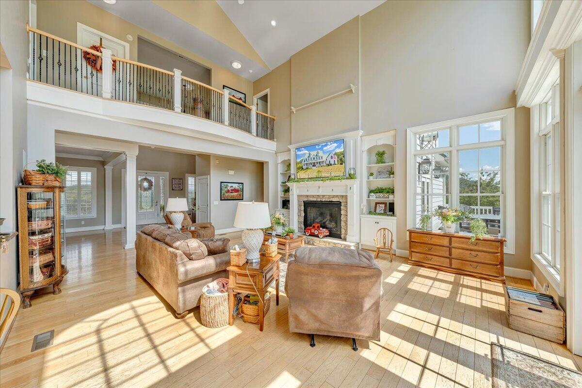 544 Pico RD