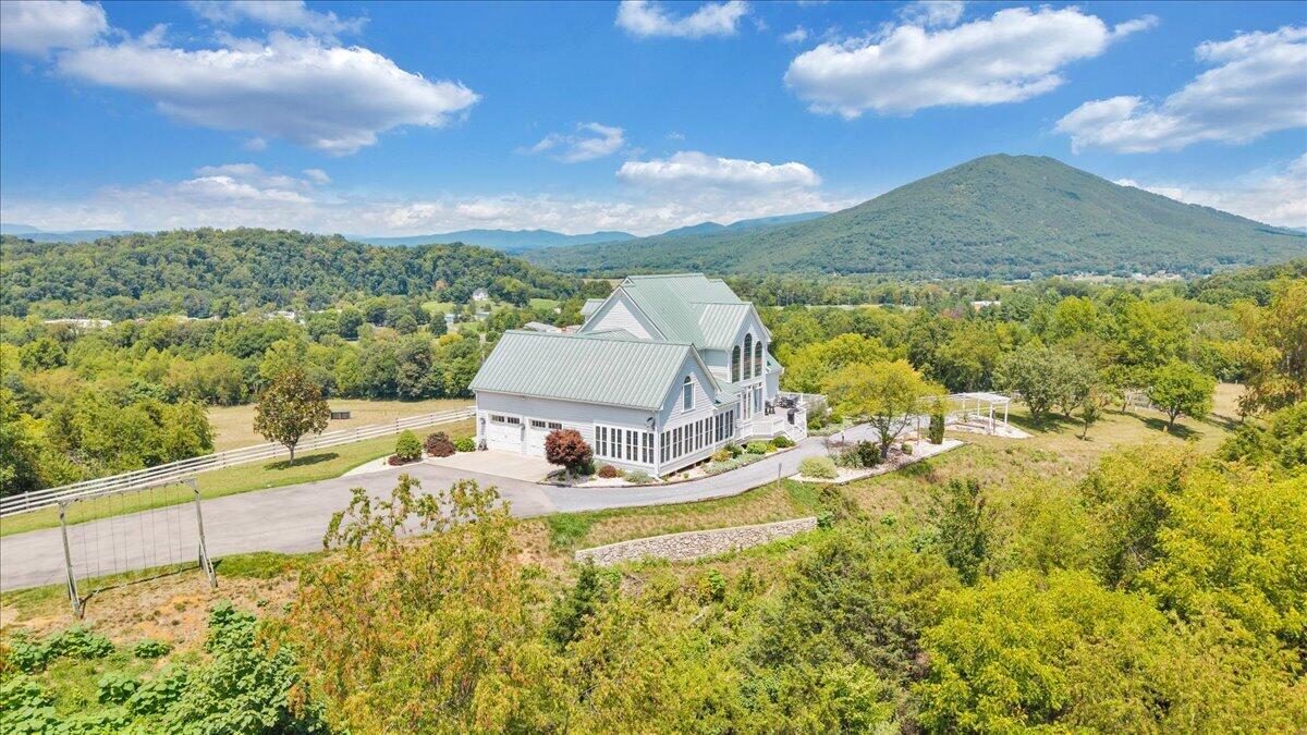 544 Pico RD