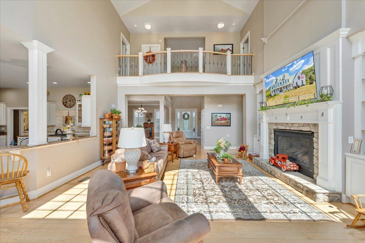 544 Pico RD