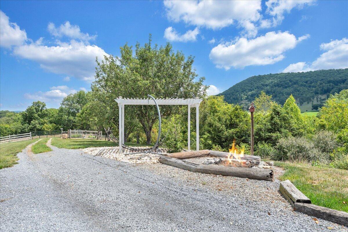 544 Pico RD