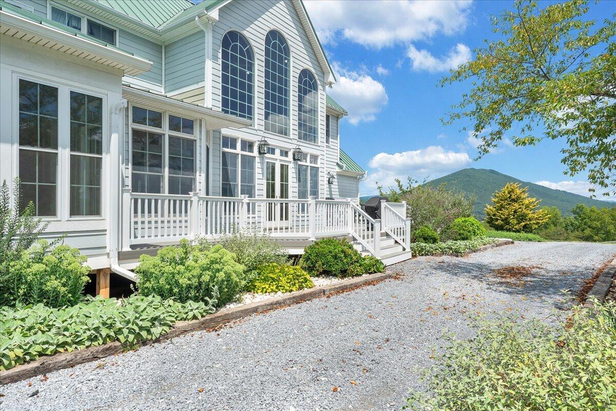 544 Pico RD