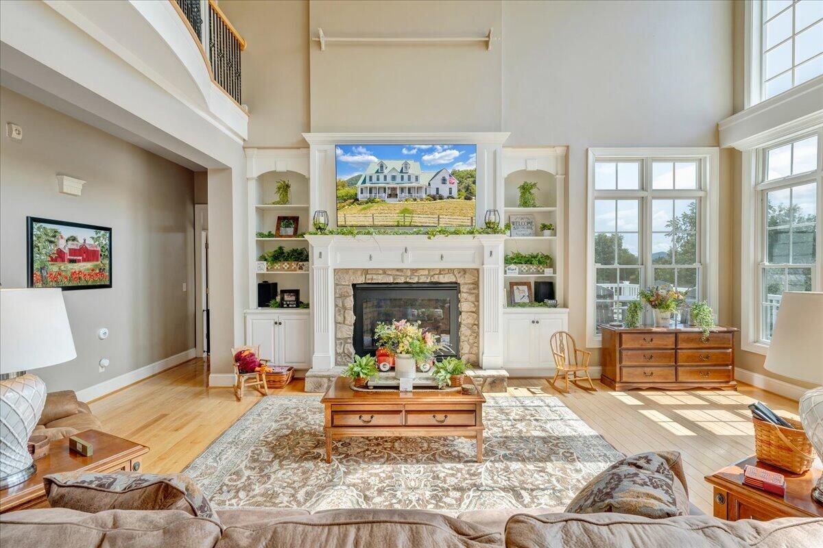 544 Pico RD