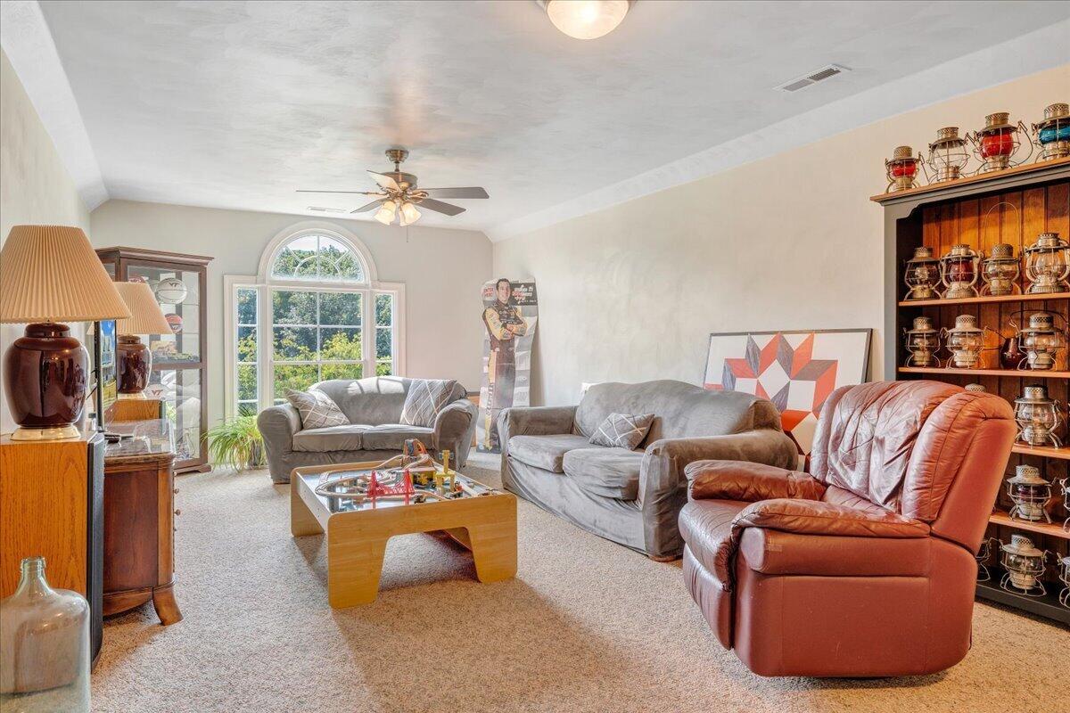 544 Pico RD