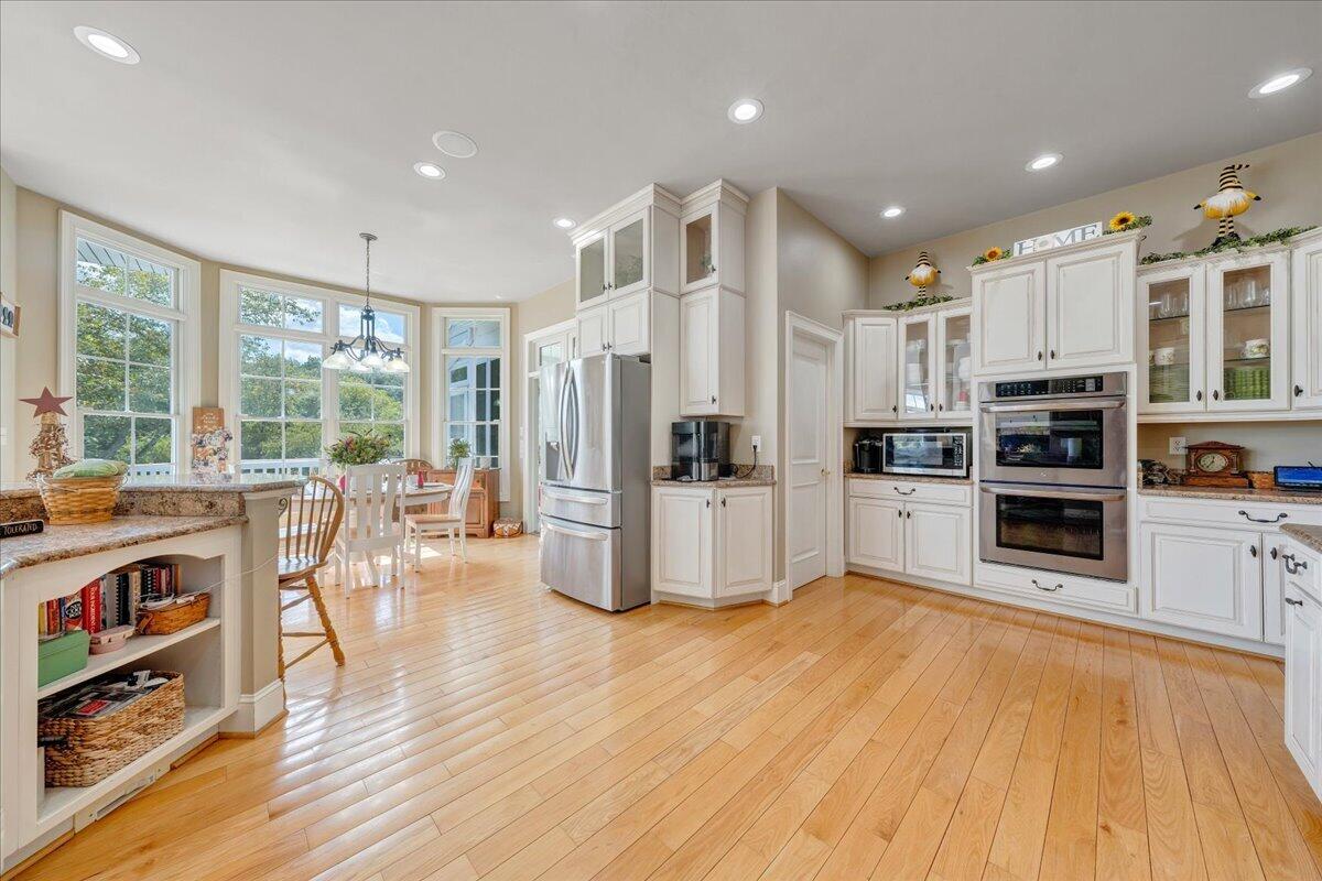 544 Pico RD