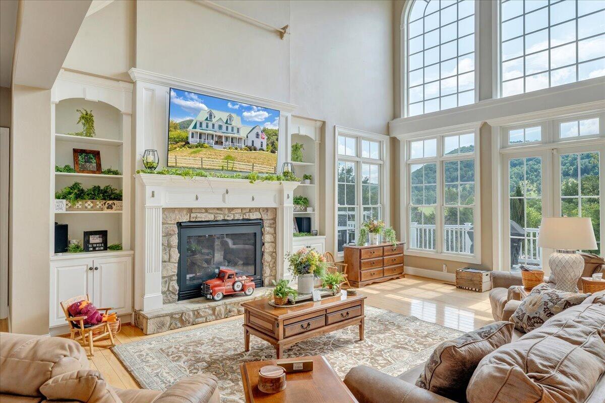 544 Pico RD