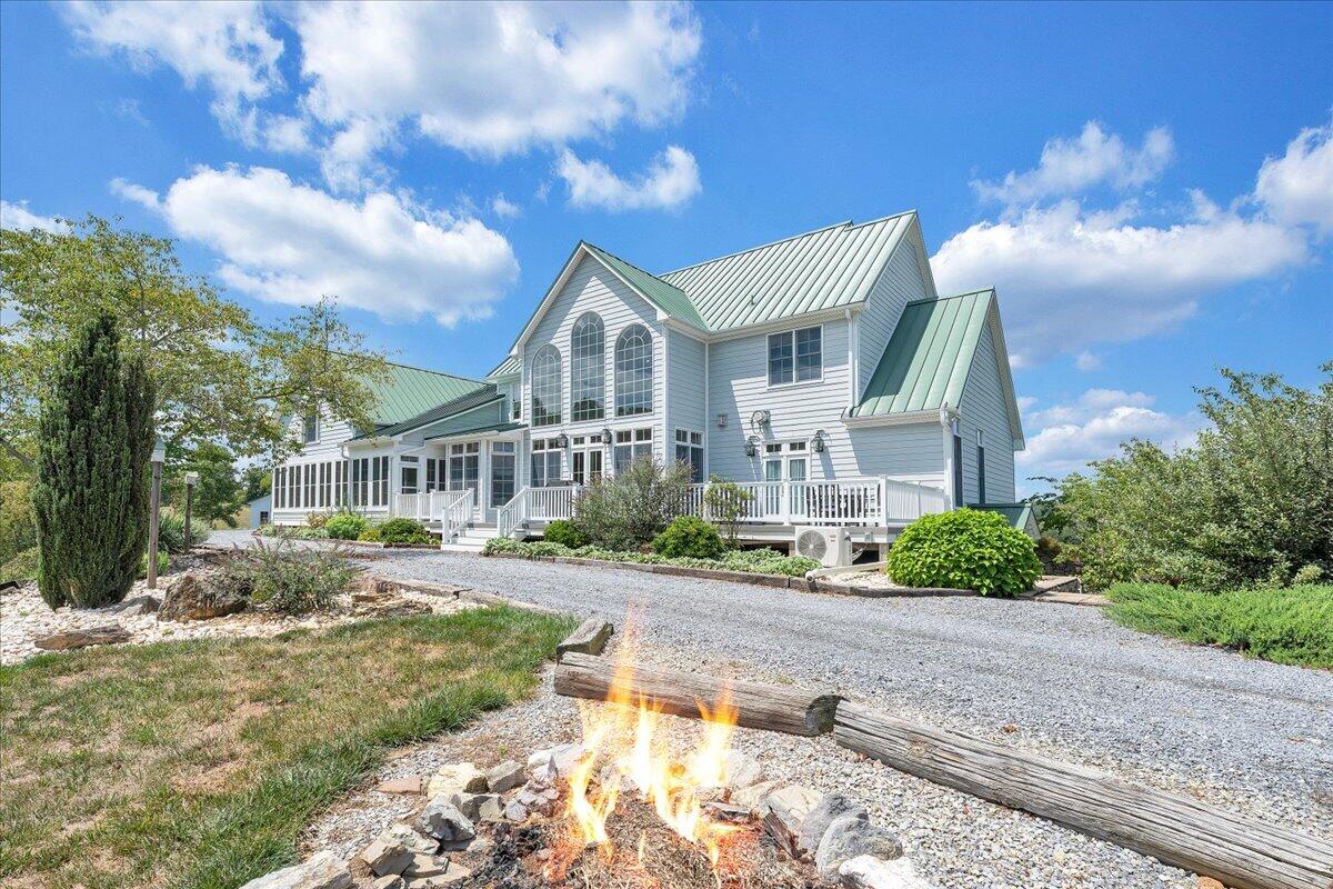 544 Pico RD