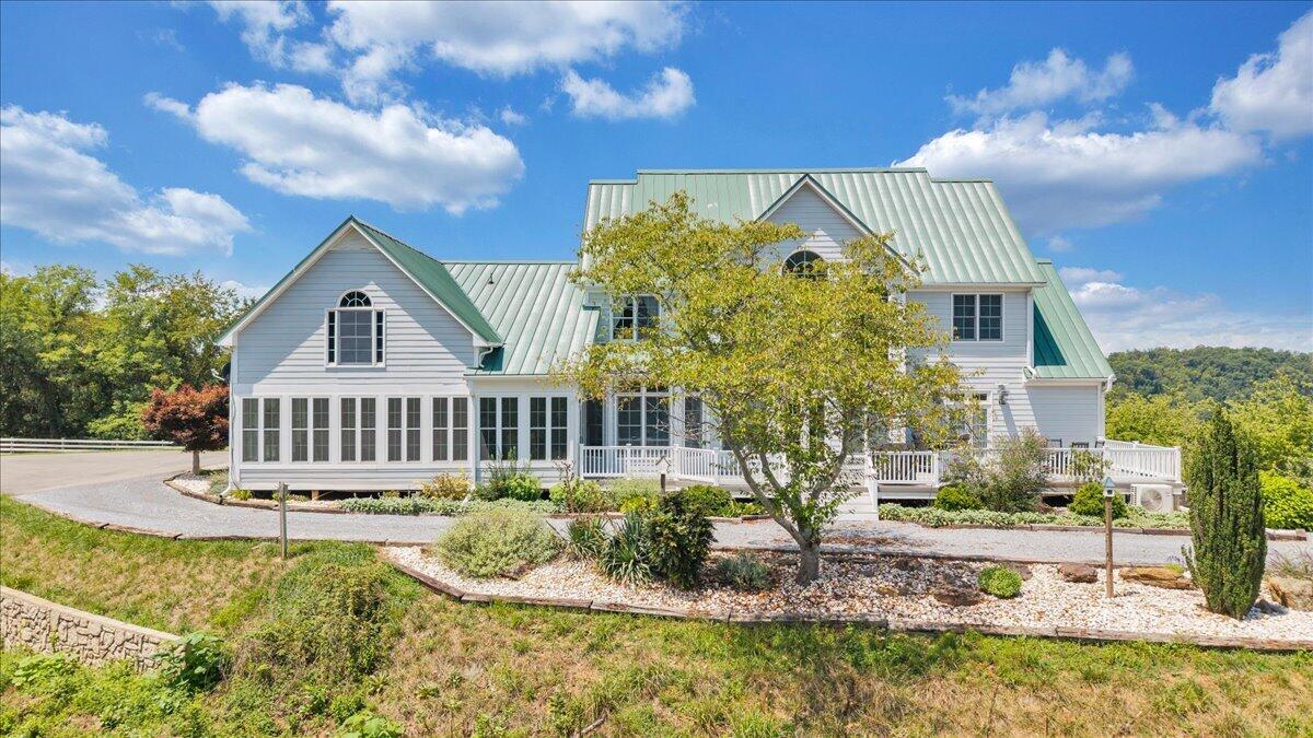 544 Pico RD